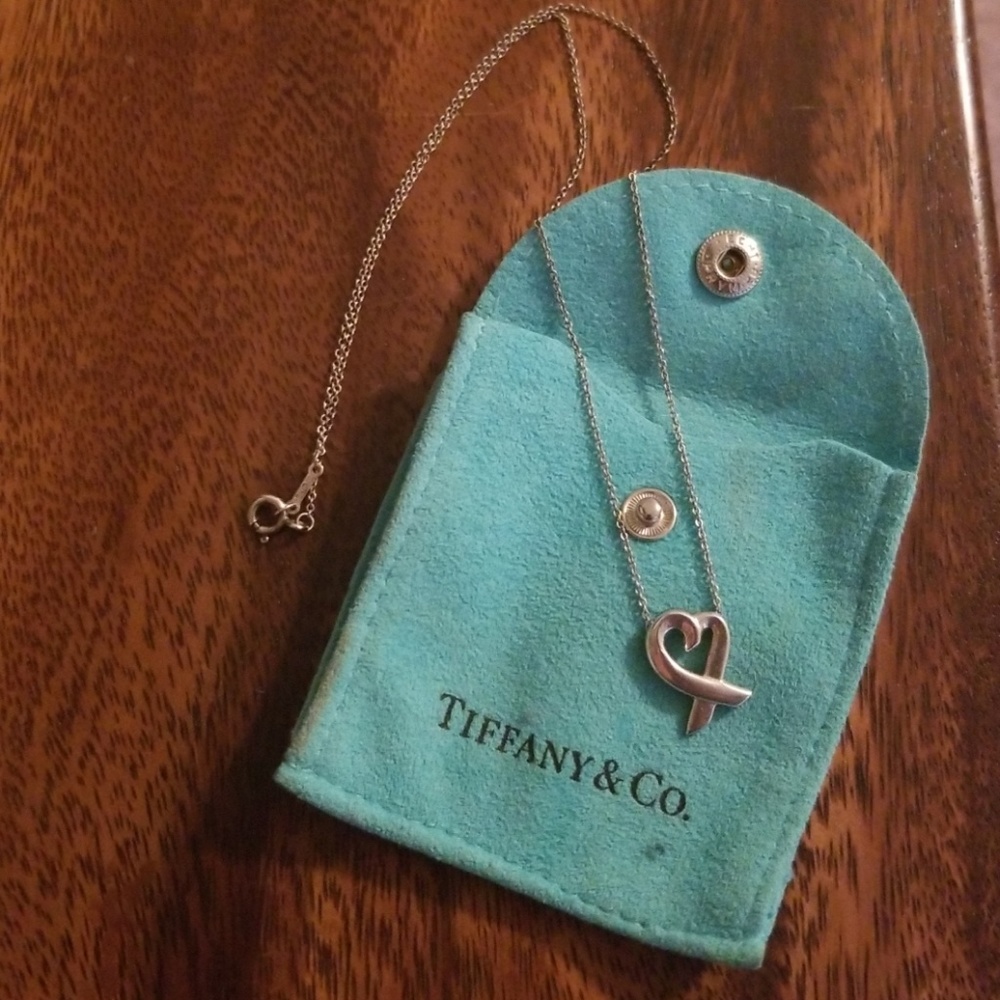 TIFFANY & CO. Paloma Picasso Heart Necklace